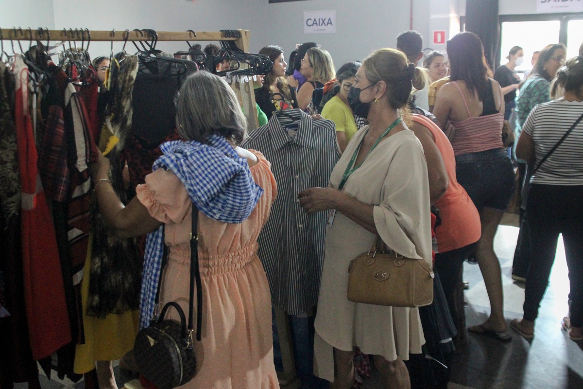 Bazar do Bem em Várzea Grande inicia com sucesso de público e de vendas